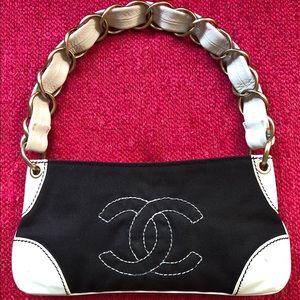 Authentic Vintage CHANEL Handbag🌸